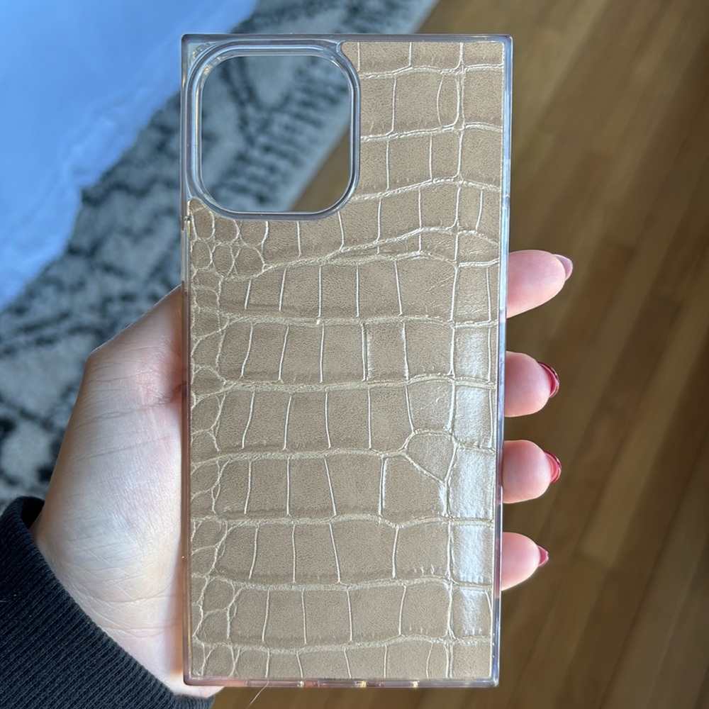 Font iPhone 13 Pro Max Flaunt case